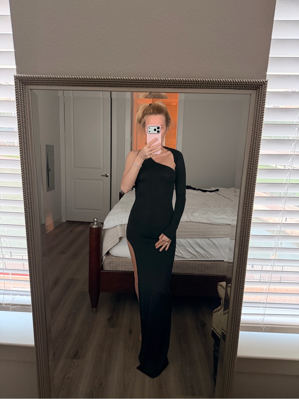Elegant One-Shoulder Black Maxi Dress with Thigh Slit - Picture 1 of 8